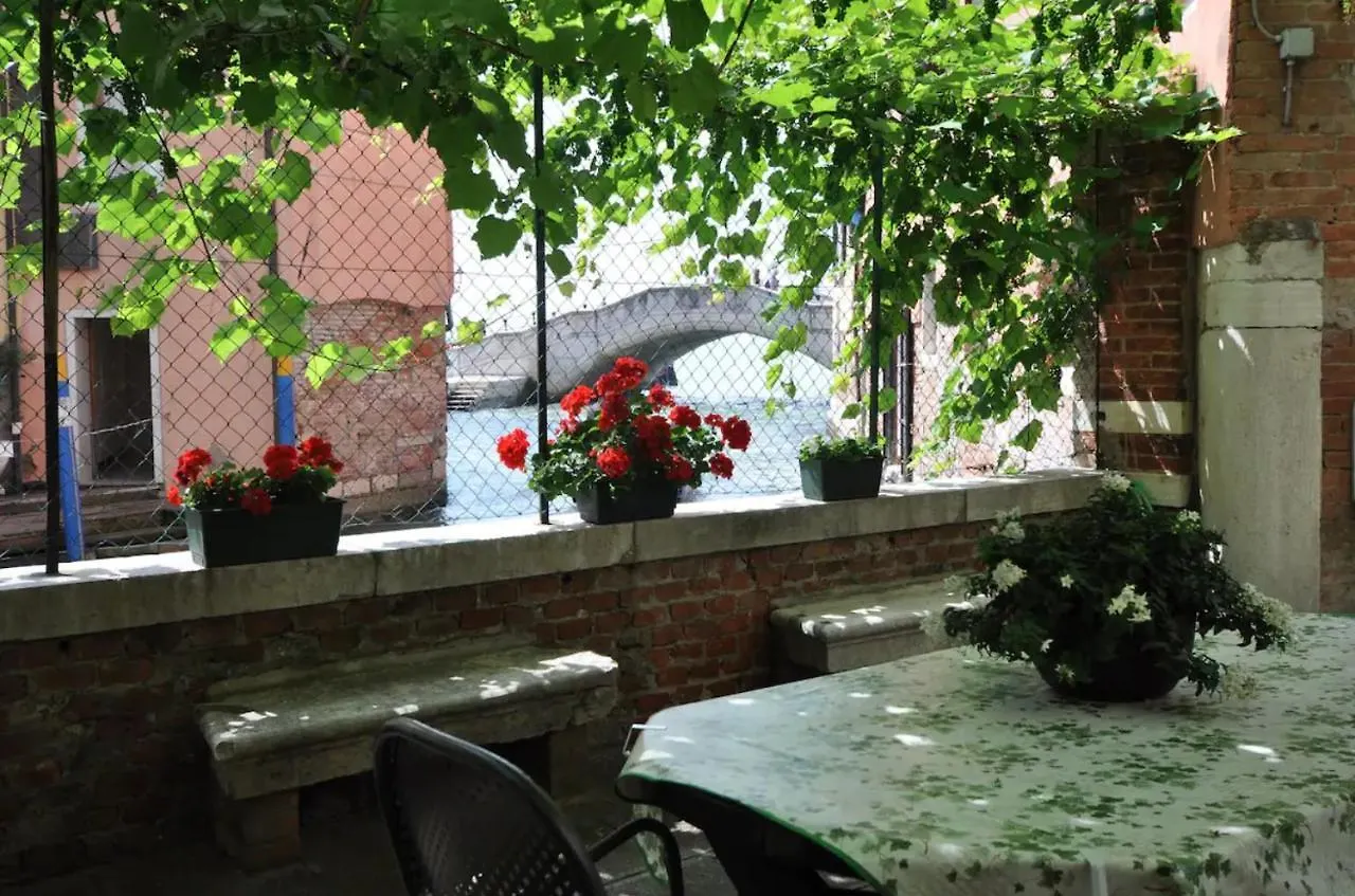Garden In Venice Biennale إيطاليا