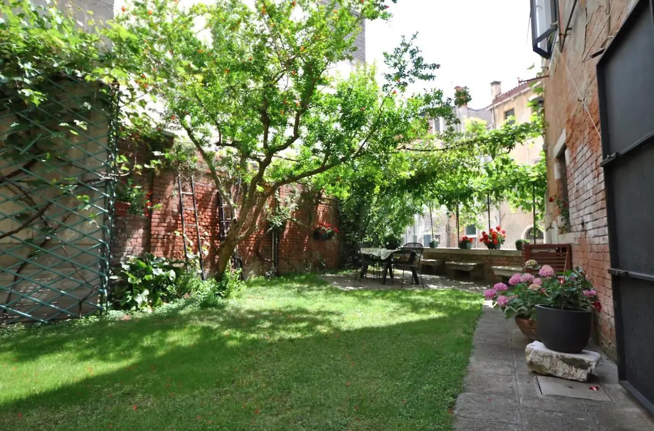 Garden In Venice Biennale アパート
